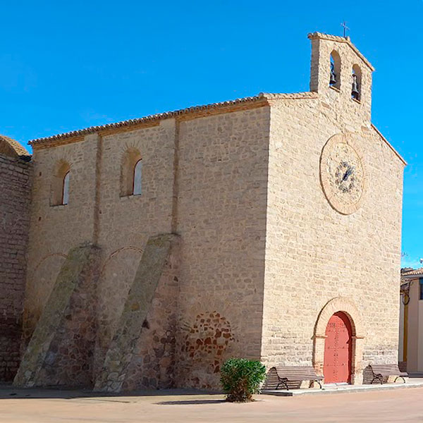 Iglesia de San Agustín al final de la calle Mayor